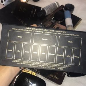 Kat Von D Makeup - KAT VON D SHADE LIGHT PALETTE Kat Von D Makeup - KAT VON D SHADE LIGHT PALETTE